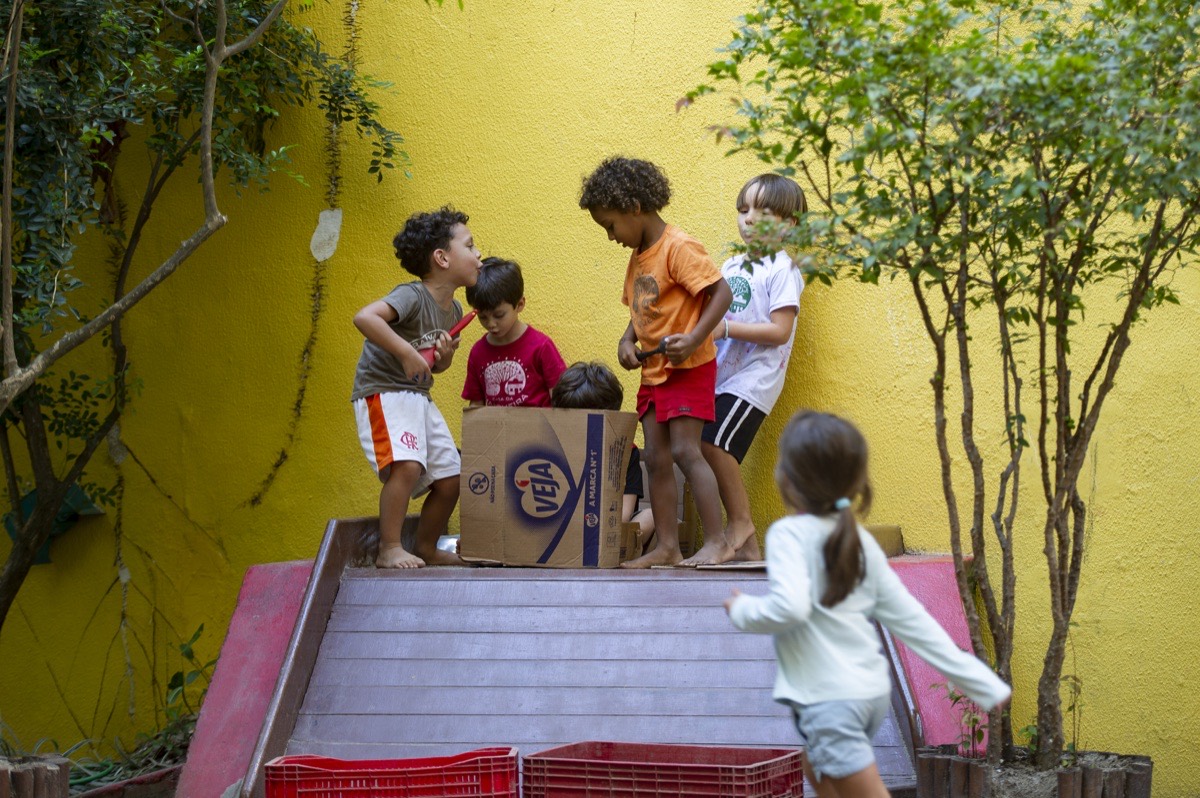 Crianças do Grupo 5 em atividade na Educação Infantil