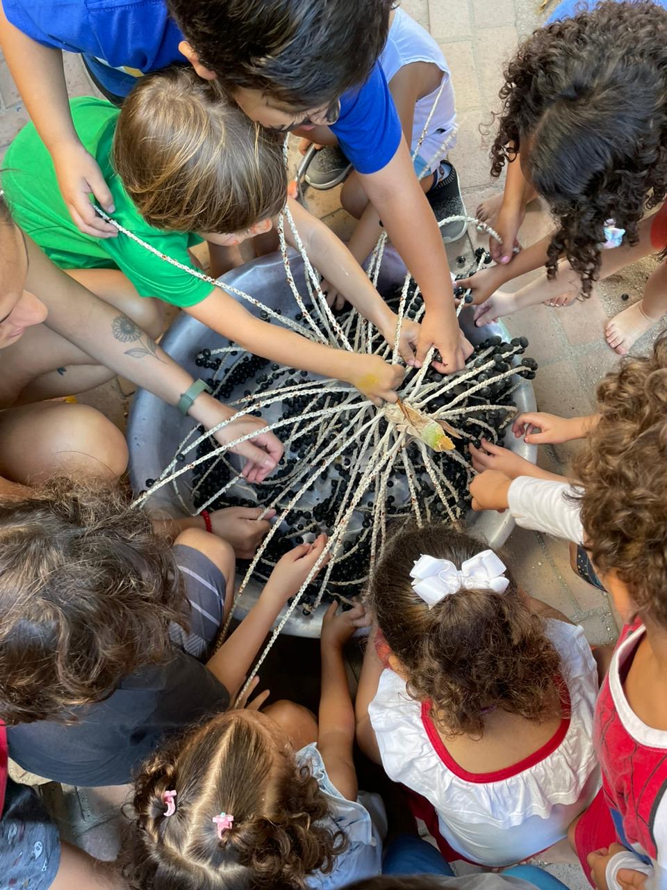 Crianças da Educação Infantil na Casa da Mangueira