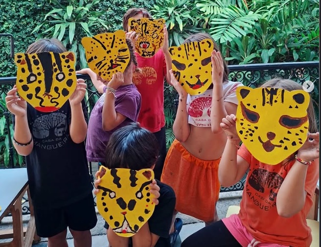 Crianças do Ensino Fundamental I em atividade
