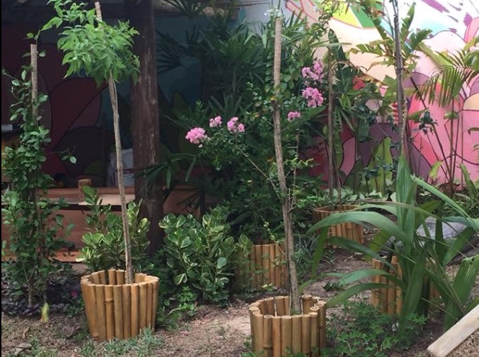 Atividade no ateliê da escola